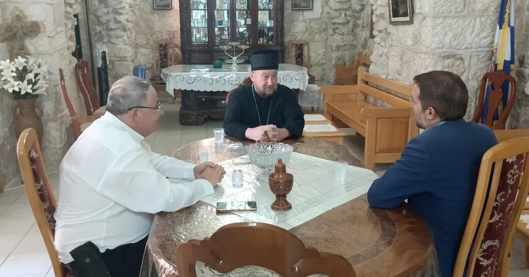 Епископ моравички Антоније на састанку са представницима амбасаде Србије у Израелу