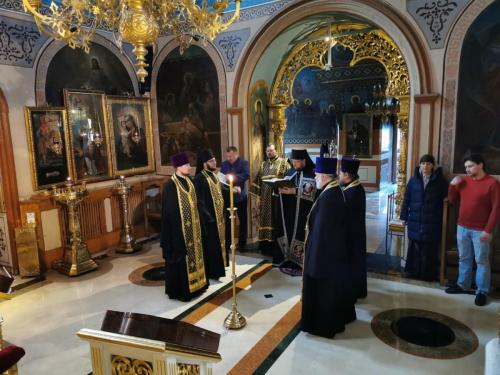 Прво бденије на Подворју СПЦ у Москви (01.04.2020)