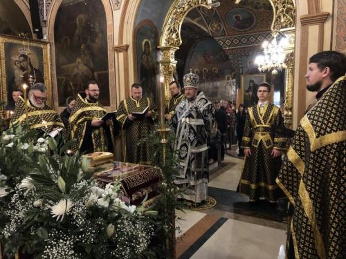 Вечерње са чином изношења плаштанице (22.04.2022)